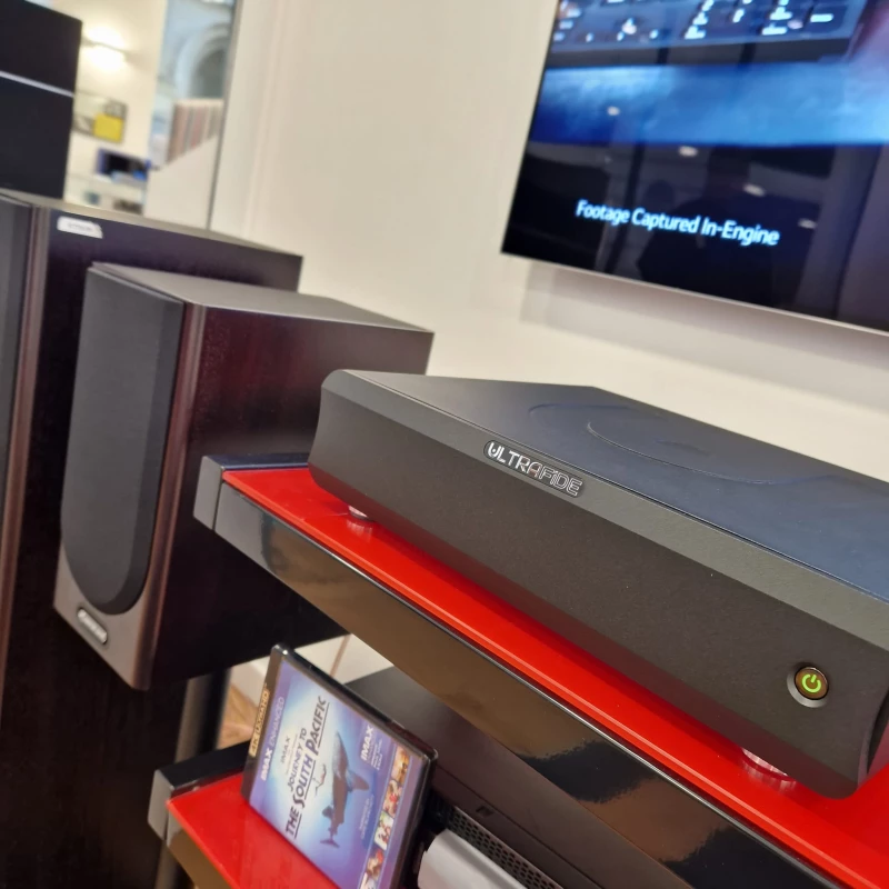 vue de 3/4 avant de l'amplificateur ULTRA FIDE U500